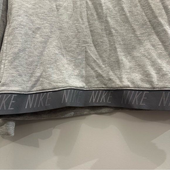 EUC Nike Cowl Nexk Dry-Fit sweatshirt. Women’s Medium. - Picture 4 of 7